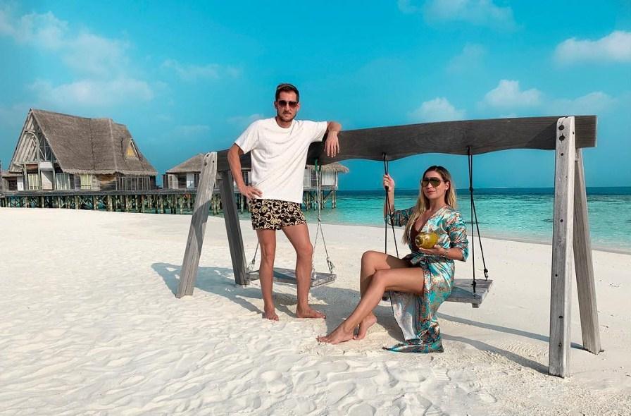 Samo bahato: Instagram je poludio za torbom supruge Izeta Hajrovića koja košta kao nečija godišnja plaća