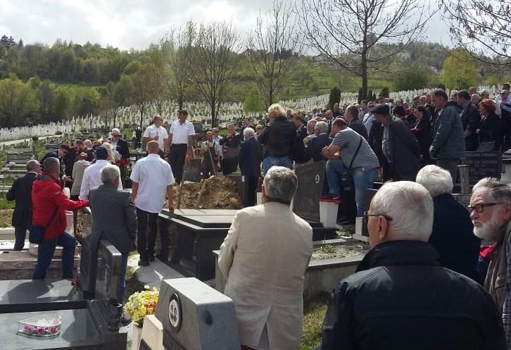 U prisustvu nekoliko hiljada građana sahranjen legendarni golman FK Sarajevo Refik Muftić