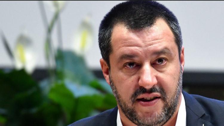 Poljubac iznenadio Matea Salvinija