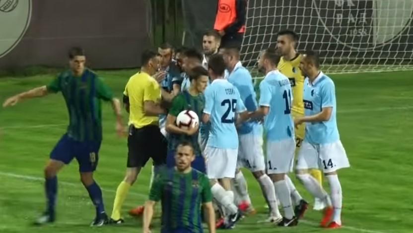 Srbija: Nogometši nasrnuli na sudiju - Avaz