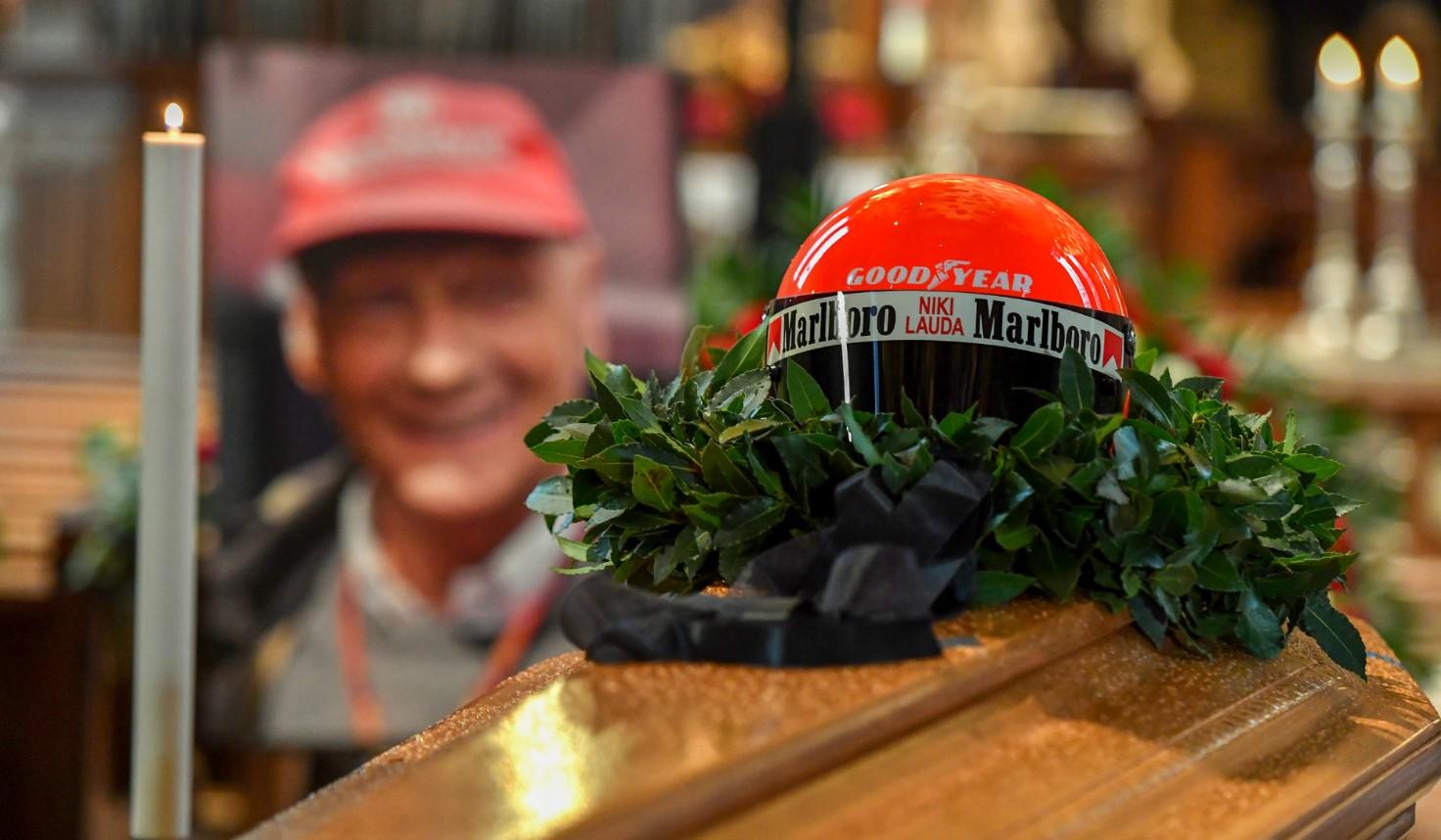 Niki Lauda sahranjen u rodnom Beču: Gest supruge pred kovčegom sve rasplakao
