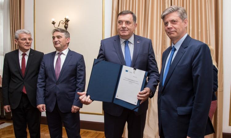 Vigemark uručio Dodiku, Džaferoviću i Komšiću Mišljenje Evropske komisije