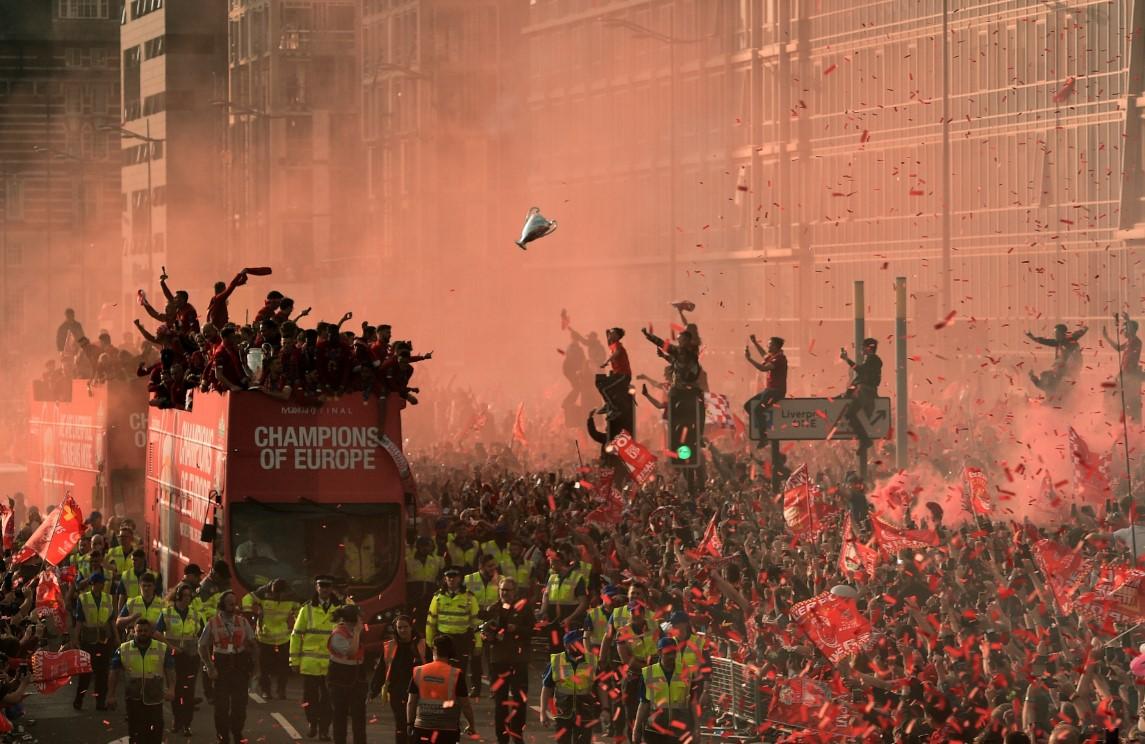 Liverpul na nogama: Pola miliona navijača "Redsa" dočekalo Salaha i društvo