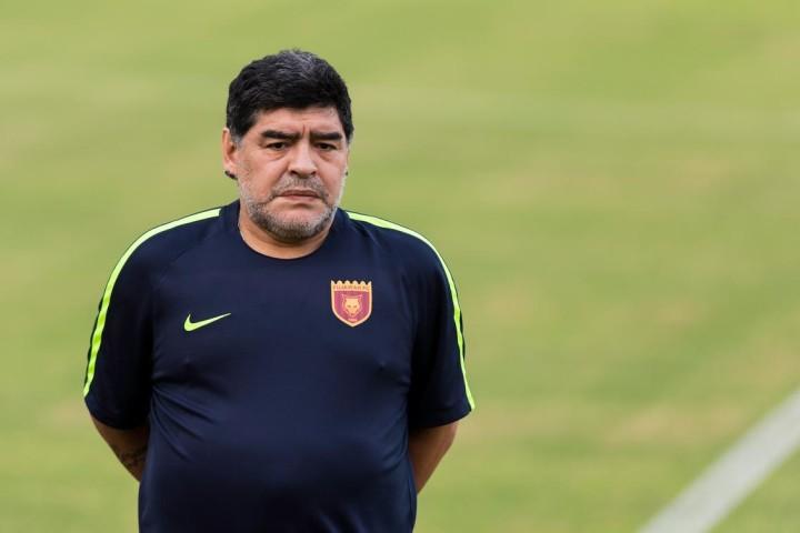 Maradona: Problemi s koljenima i ramenom - Avaz
