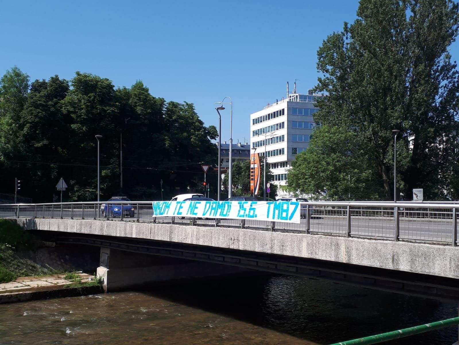 Sarajevo: "Manijaci" okačili transparente - Avaz