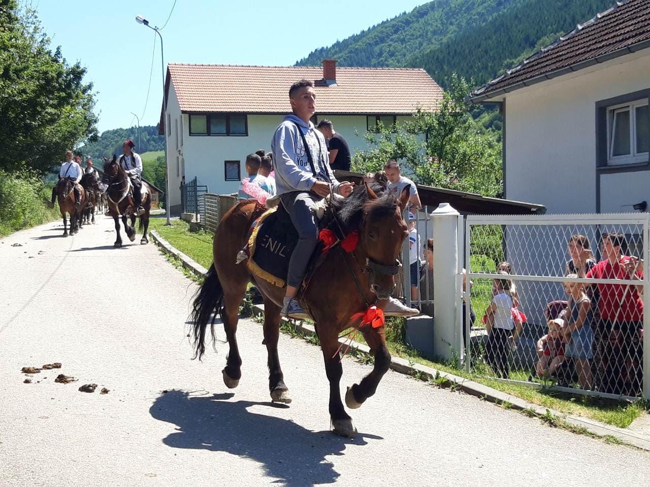 Konjanici stigli u Donji Vakuf - Avaz