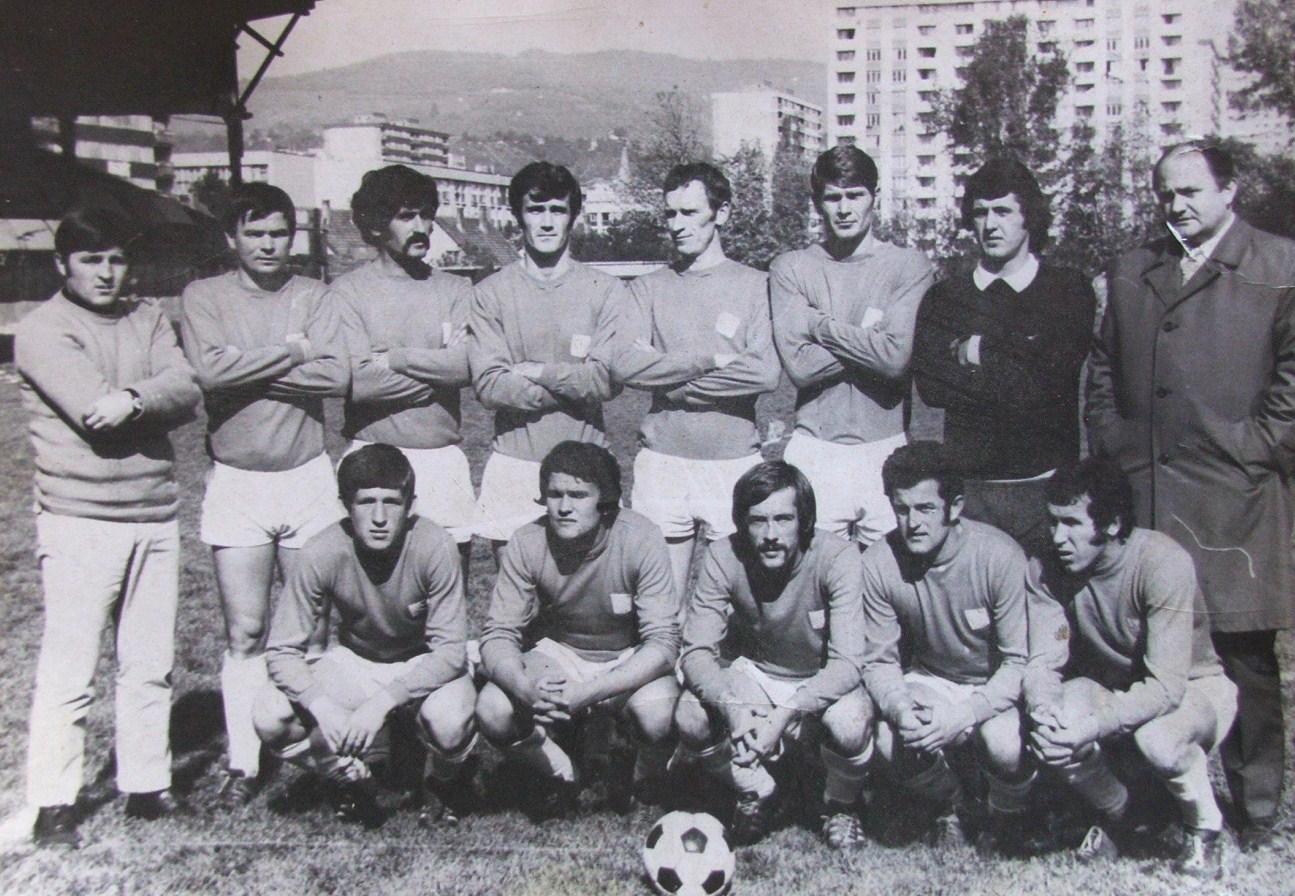 Safet Sušić (prvi u donjem redu lijevo) predvodio je Krivaju: Snimak sa zeničkog Bilinog polja - Avaz