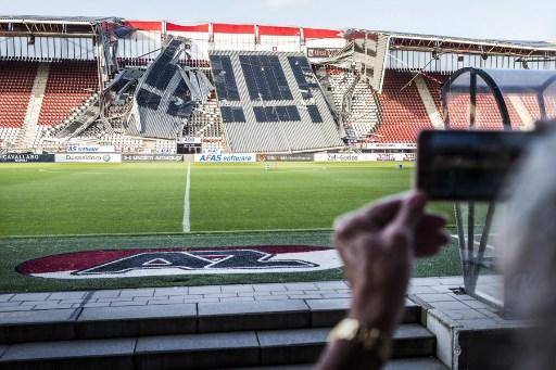 Izbjegnuta katastrofa: Dramatične scene sa stadiona AZ Alkmara, vjetar srušio tribinu