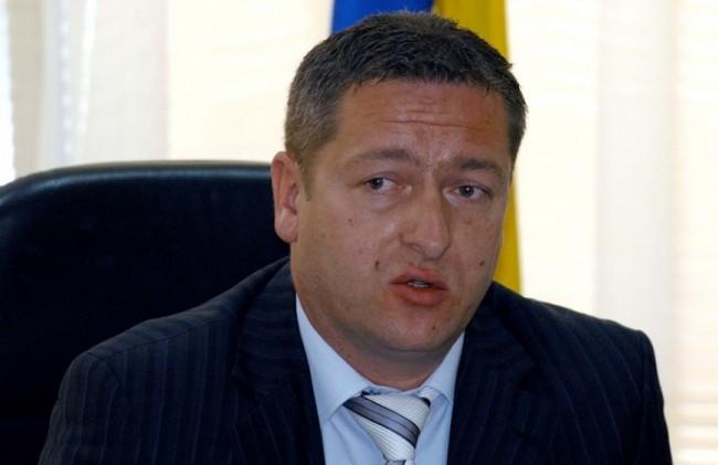Oglasili se iz MUP-a SBK o napadu na ministra: Sjekirom oštetio Vidovićev automobil