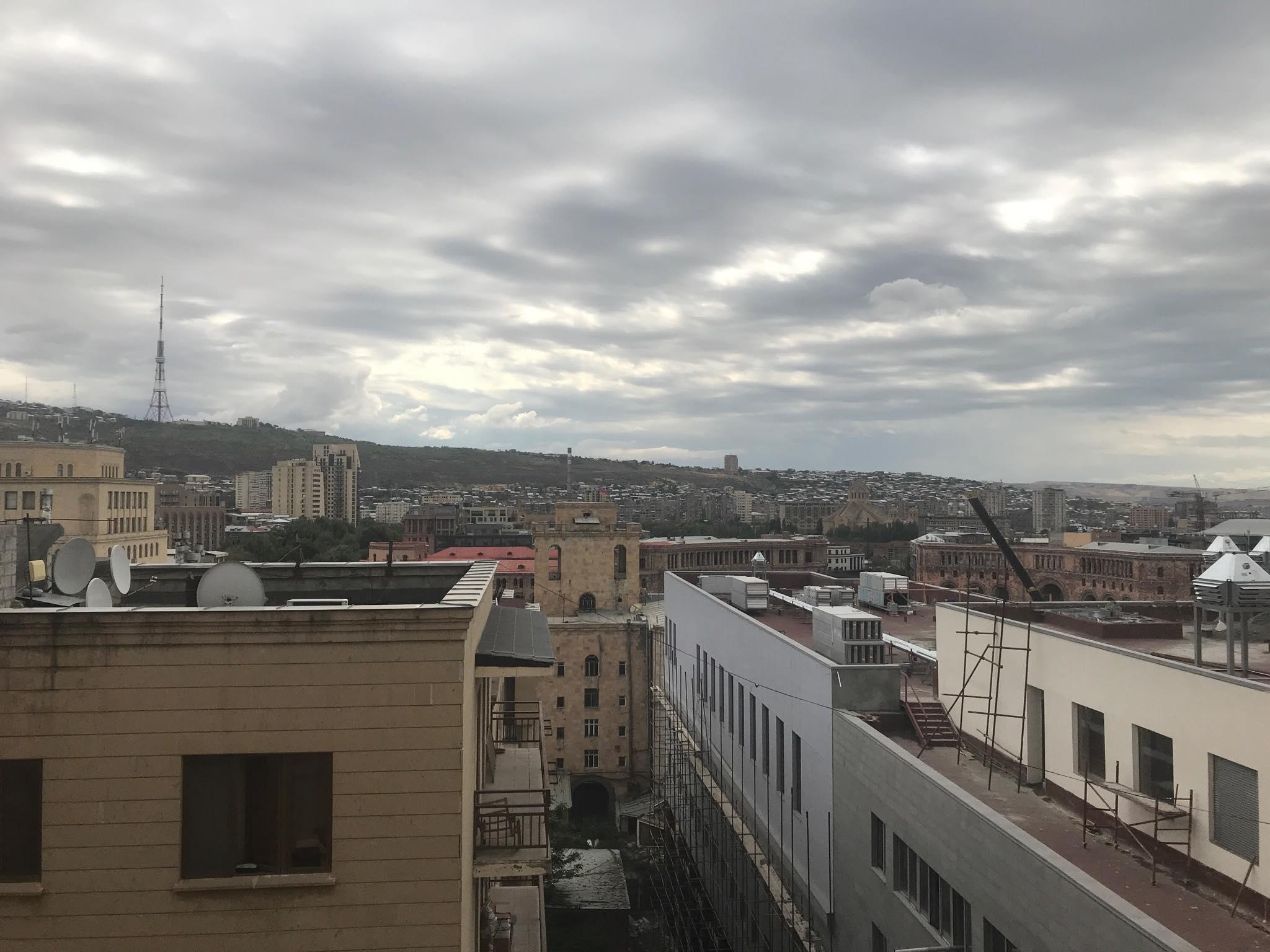 Kiša ohladila planinski zrak u Jerevanu: Pogodna klima za "Zmajeve"