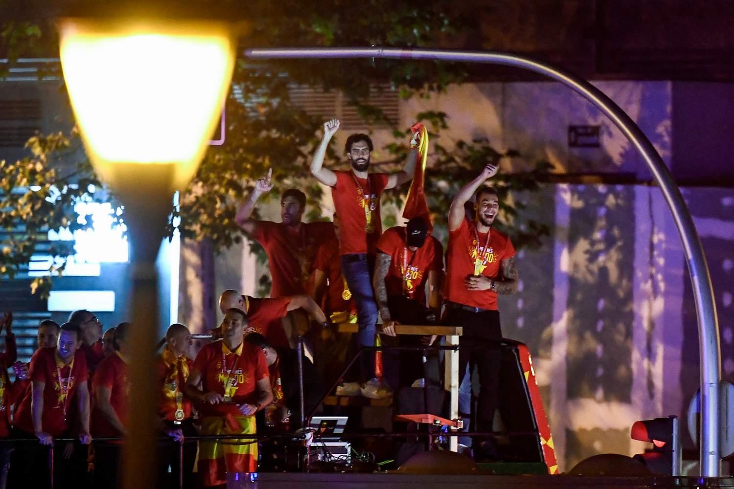 Španci proslavili titulu: Navijači priredili spektakl u Madridu!