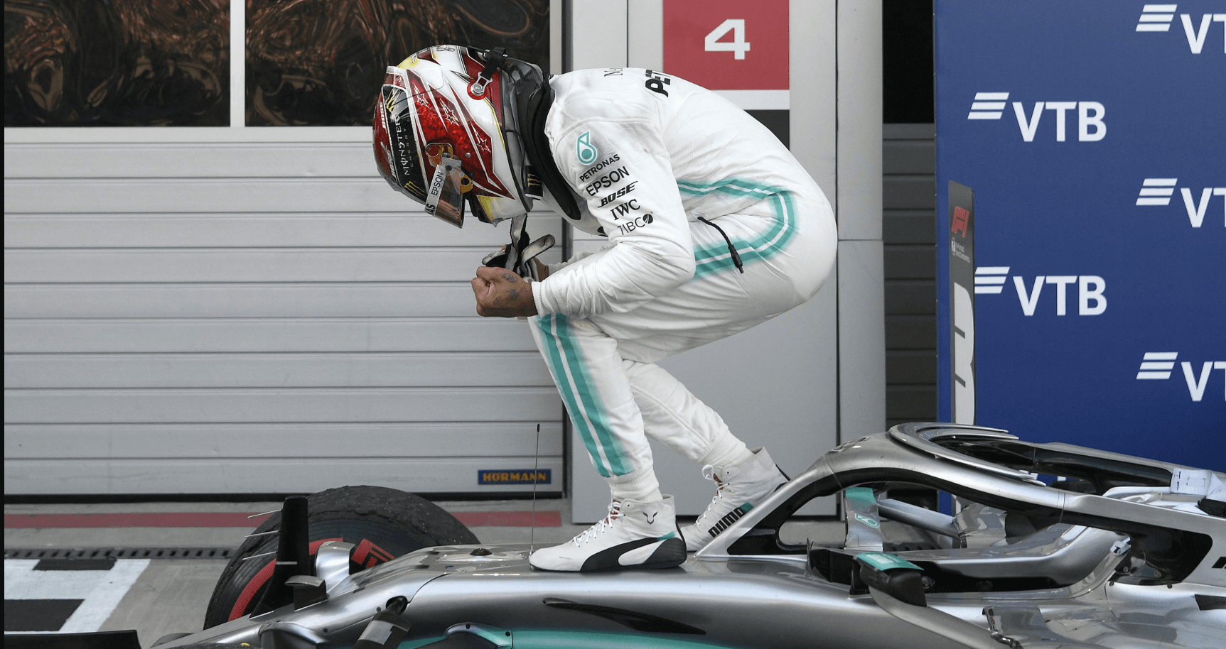 Hamilton iskoristio svađu u Ferrariju