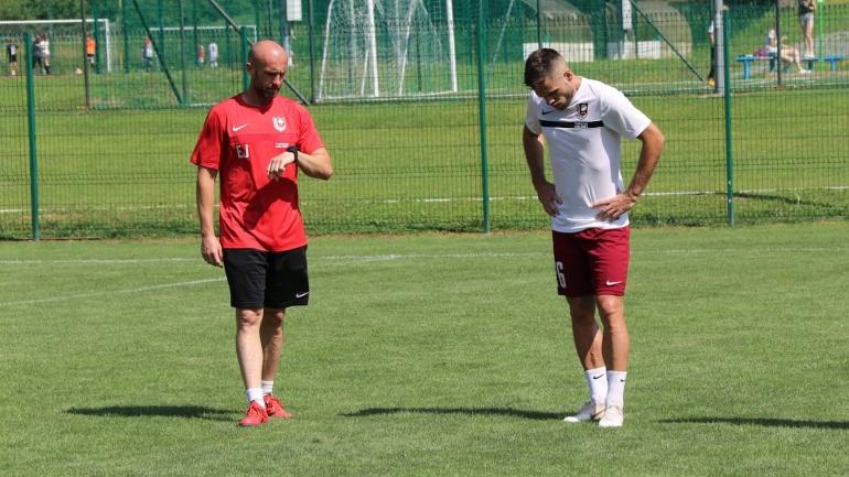 Šarić (lijevo): Od početka utakmice stručni štab i igrači bili su izloženi pritisku, vrijeđanju, psovkama i prijetnjama - Avaz