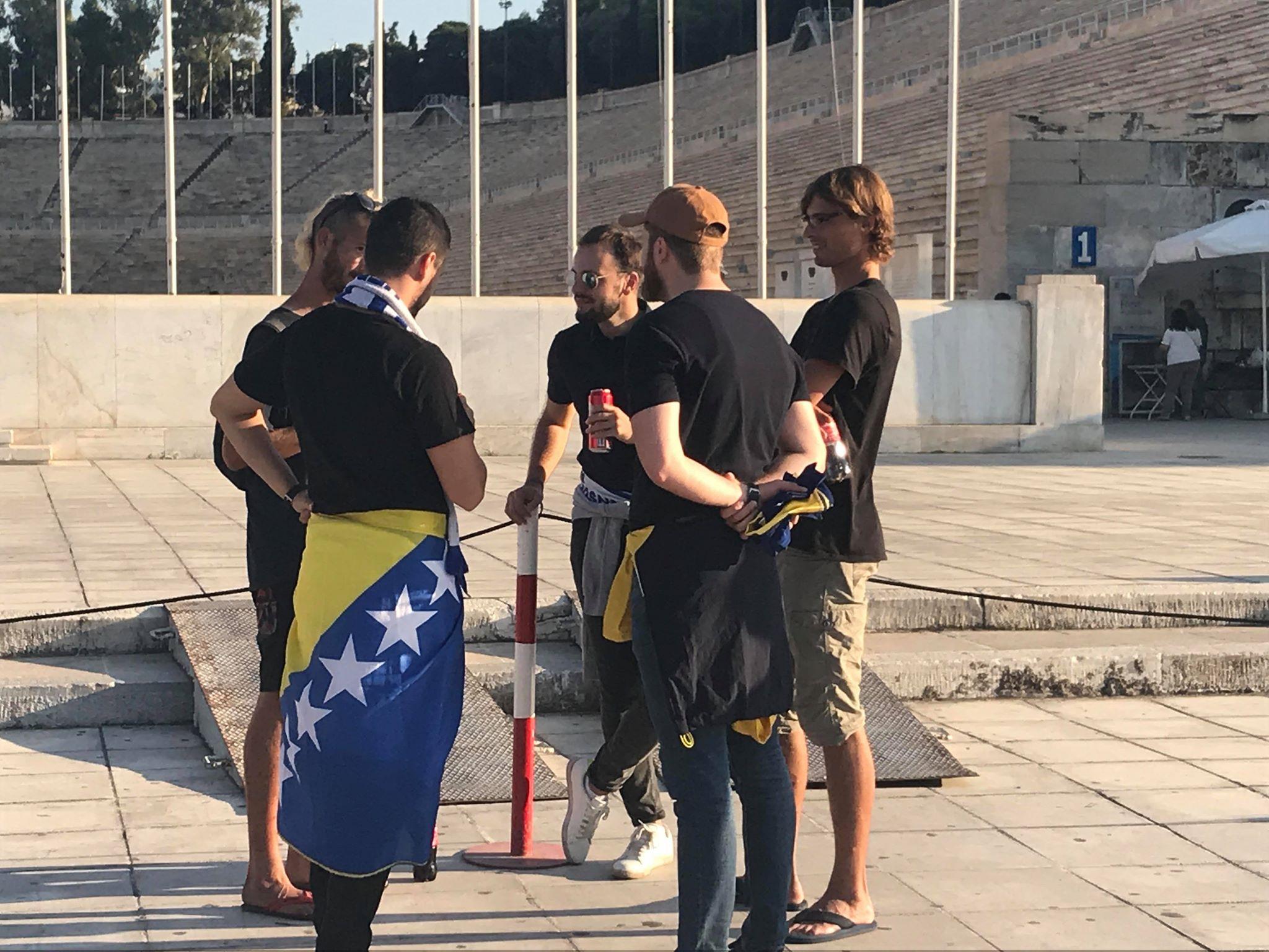 Počelo okupljanje bh. navijača u Atini: Korteom će krenuti na stadion
