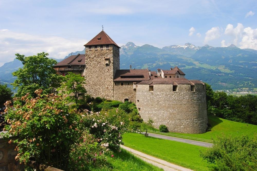 Znamenitosti glavnog i najvećeg grada Lihtenštajna - Vaduza - Avaz