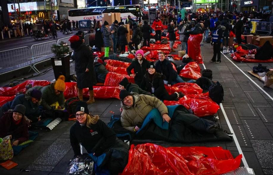Hiljade ljudi pridružile se beskućnicima: I slavne ličnosti spavale na ulicama