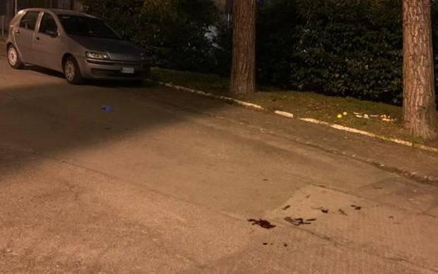 Tragovi krvi na ulici ispred stadiona - Avaz