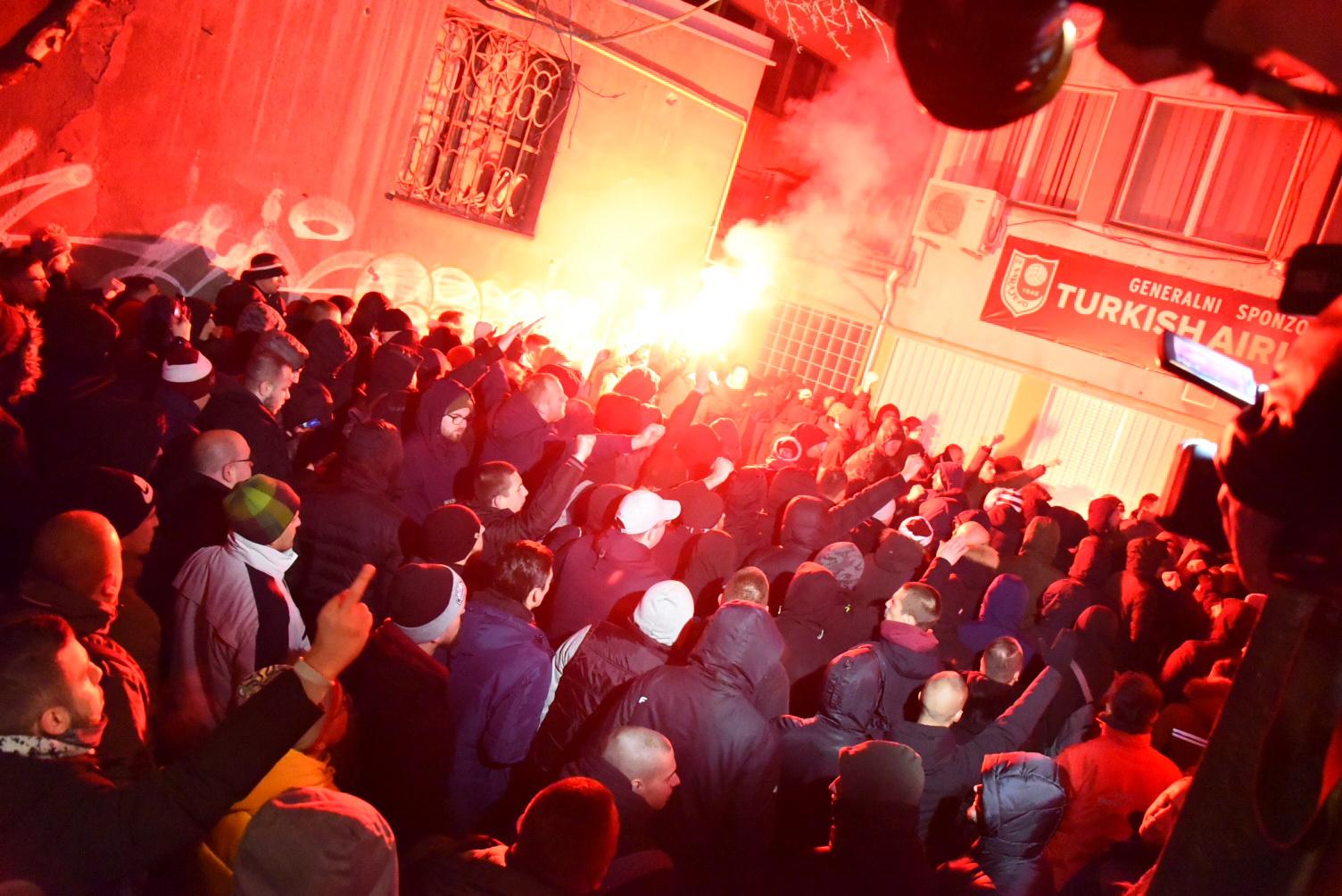 Novi pokušaj mazanja očiju uprave Sarajeva: Navijači poručili „Katapultirajte se iz kluba“
