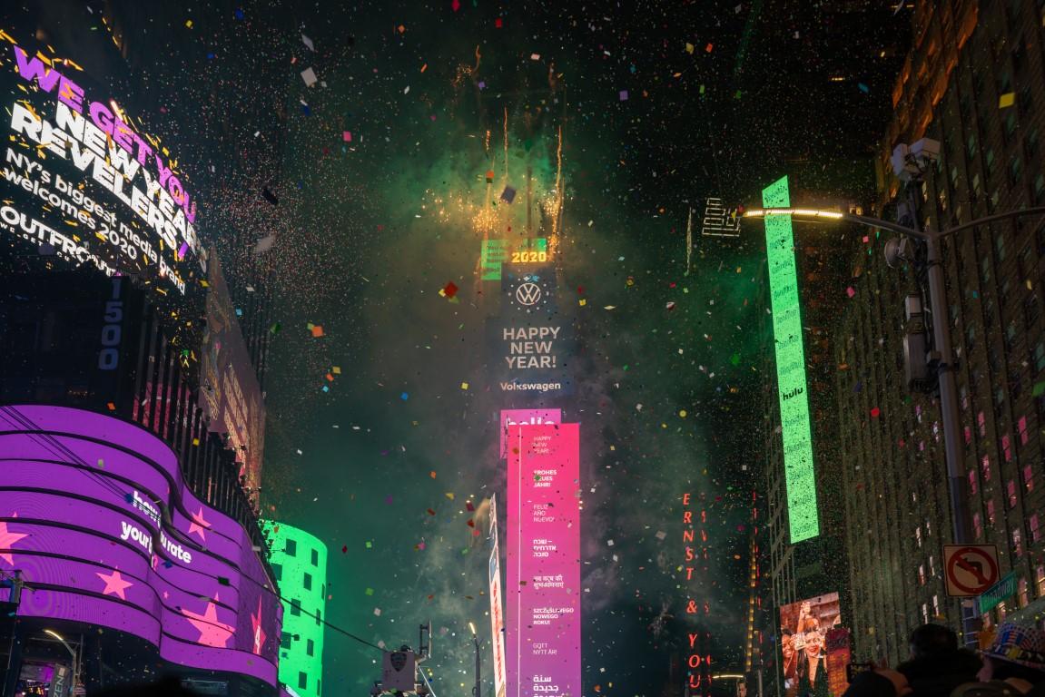 Više od milion ljudi dočekalo Novu godinu u Njujorku: Spektakularan vatromet obilježio i ovu proslavu