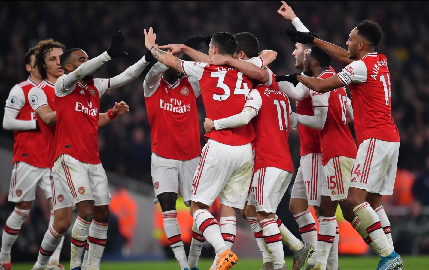 Slavlje nogometaša Arsenala - Avaz