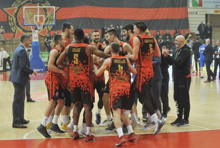 Radost tuzlanskih košarkaša nakon meča - Avaz