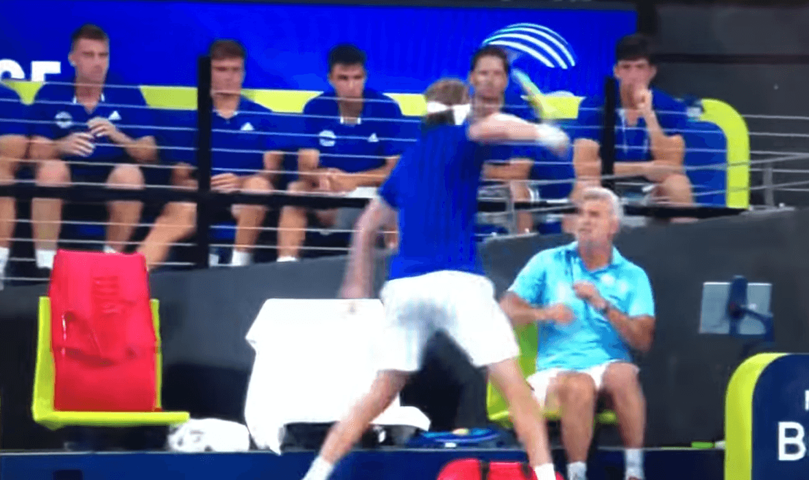 Grčki teniser izgubio taj-brejk prvog seta, nakon čega je dobio slom živaca - Avaz
