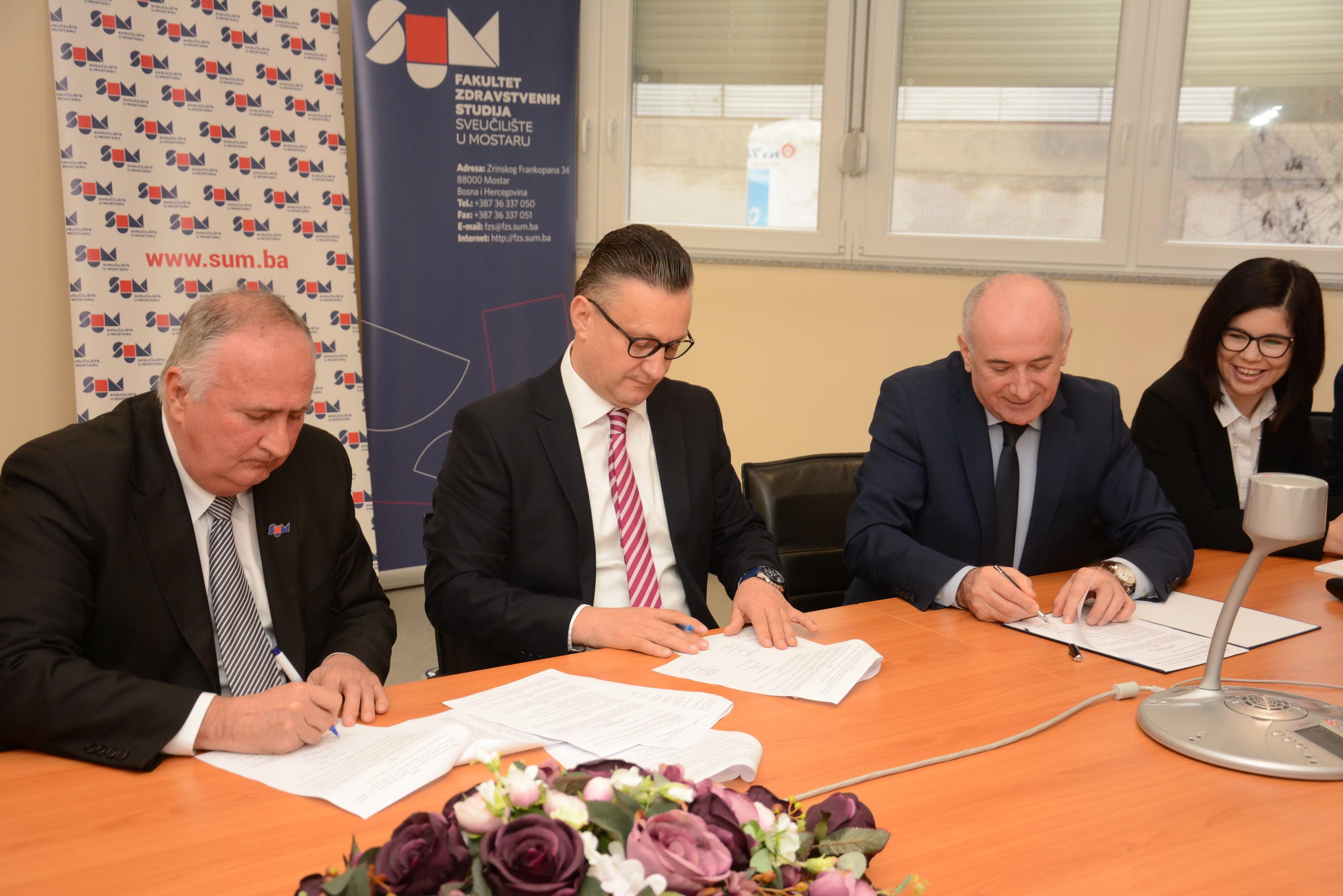 Vasilj, Tomić i Bošnjak potpisali sporazum - Avaz