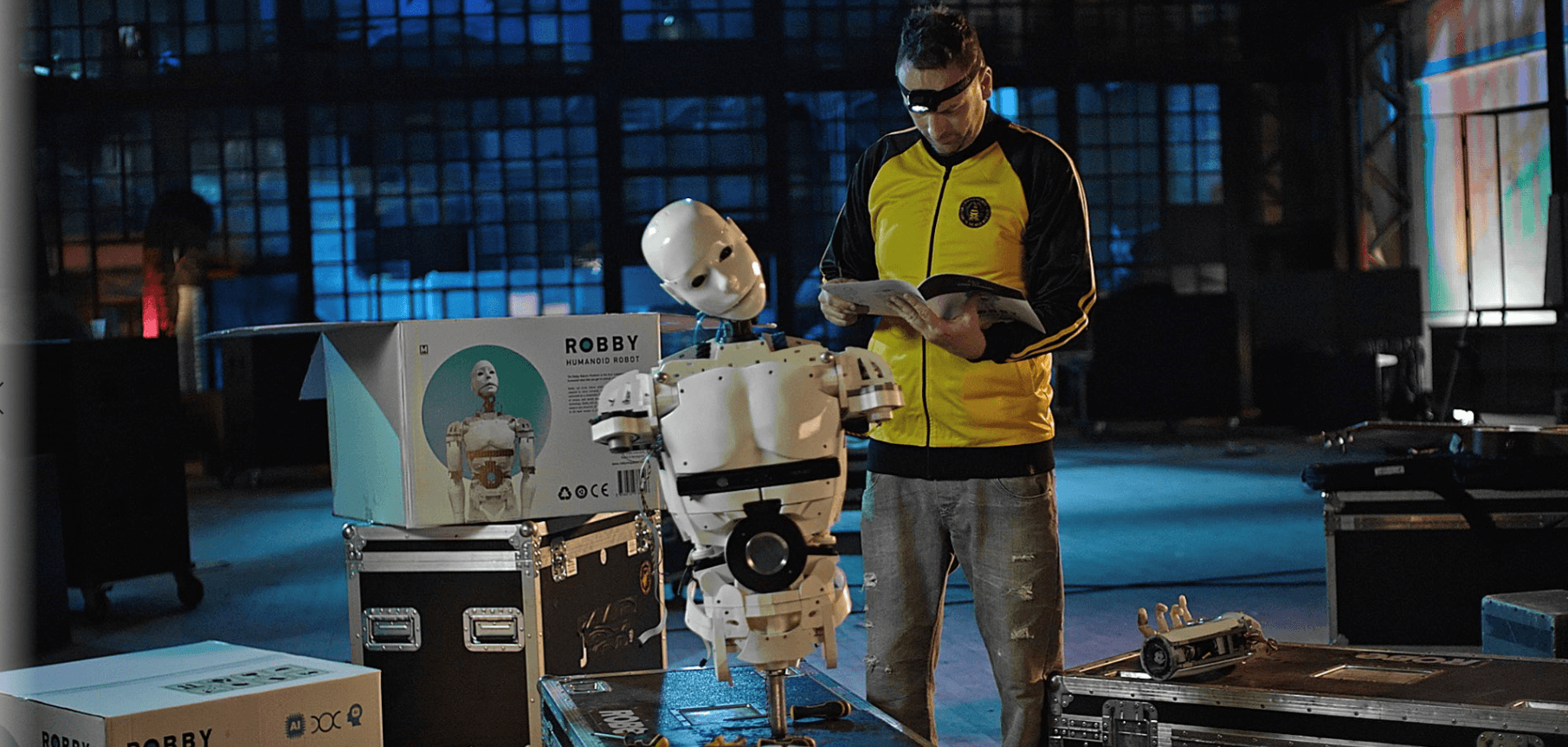 Jakubović s humanoidnim robotom - Avaz