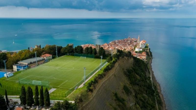 Slovenija: Stadion Pod Obzidjem - Avaz