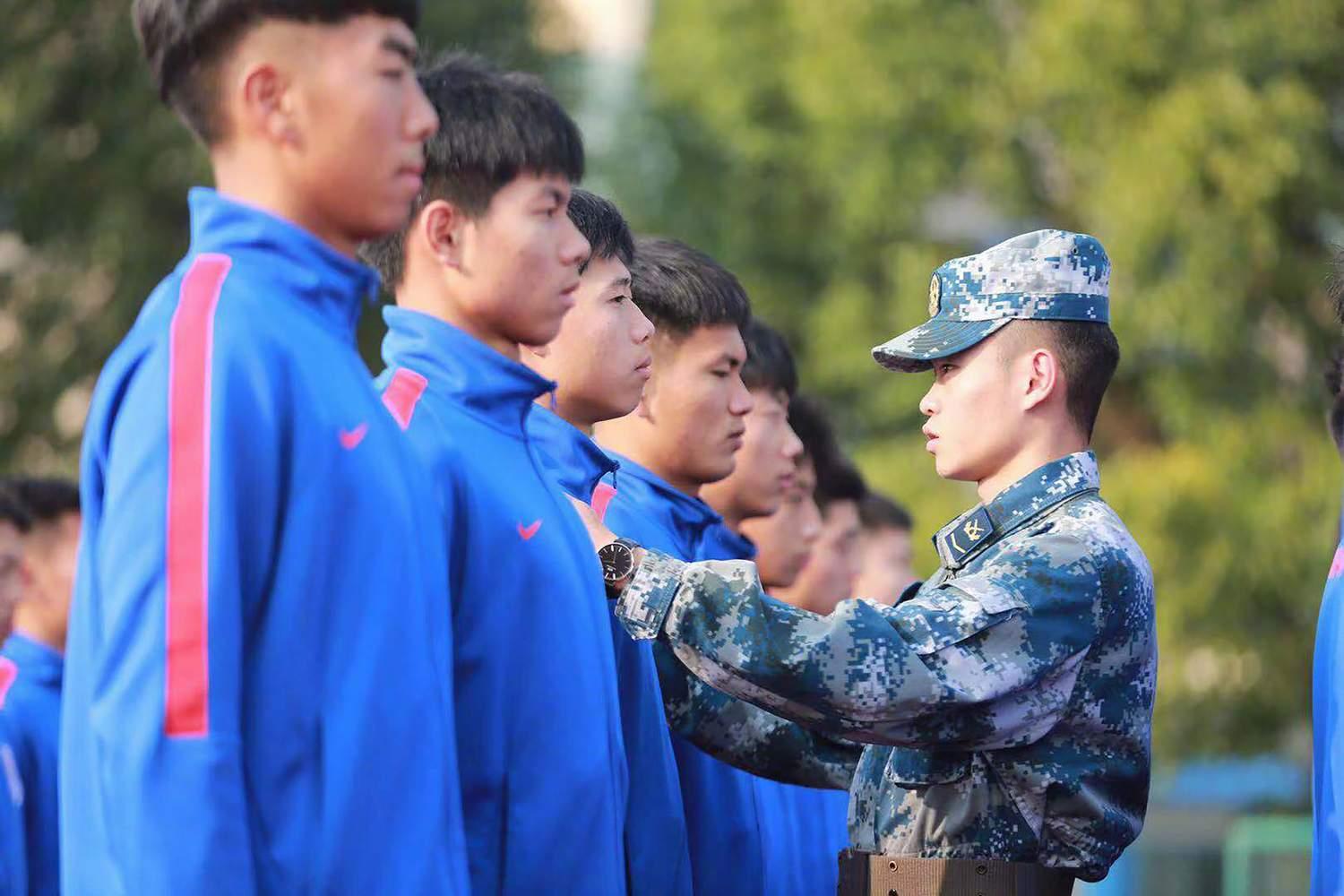 Kinezi se bore protiv koronavirusa: Igrači kao vojnici