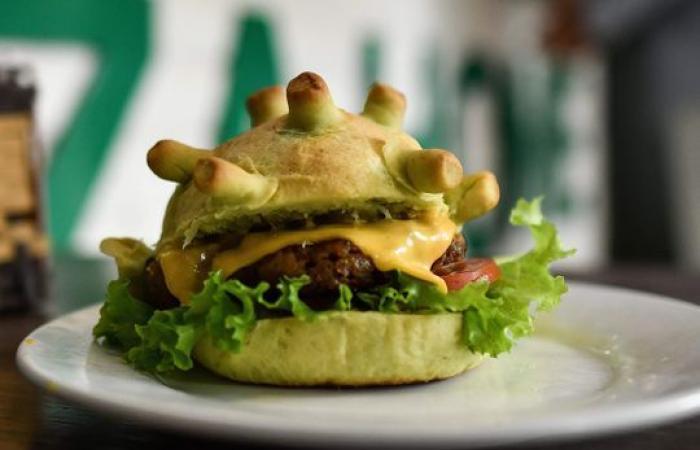 Burgere je dizajniran od zelenog čaja sa malim krunama od tijesta - Avaz