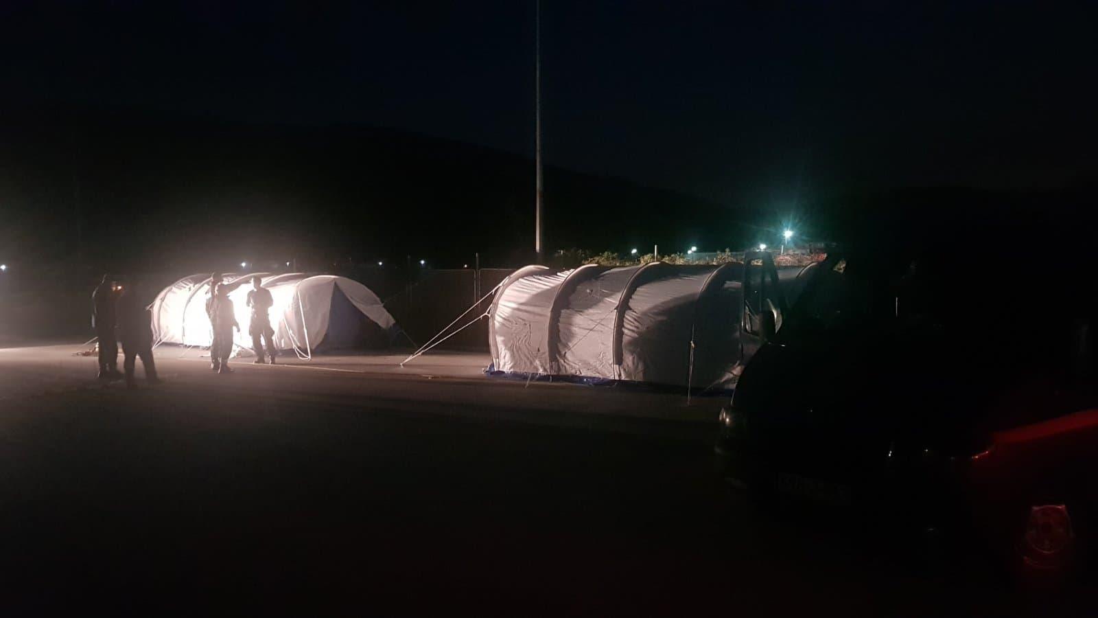 Postavljeni šatori na dva granična prijelaza
