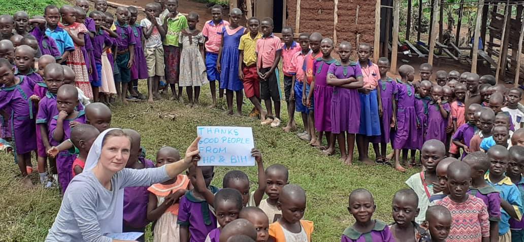 Akcija Martine Fišić: Stanovnici sela u Ugandi rukama kopali temelje za školu