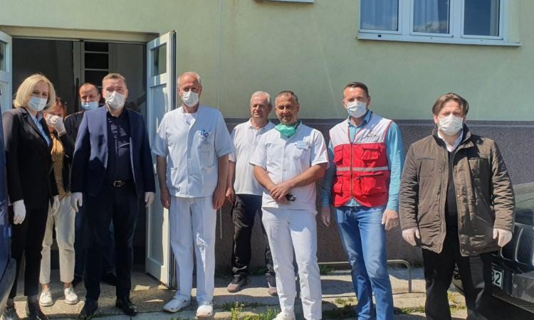 "Merhamet" donirao zaštitnu opremu za izolatorij UKC-a Tuzla