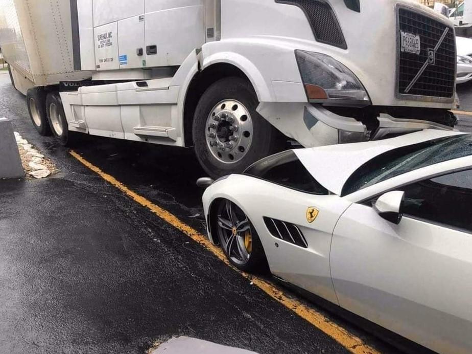 Kamiondžija nakon svađe uništio muškarcu iz Srbije Ferrari vrijedan 150.000 dolara