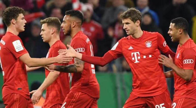 Zabranjeno grljenje: Igrači u Njemačkoj jedan drugom golove mogu čestitati nogama