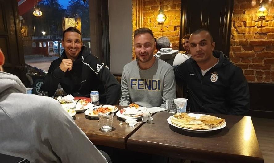 Ibrahimović na iftaru sa igračima Hamarbija