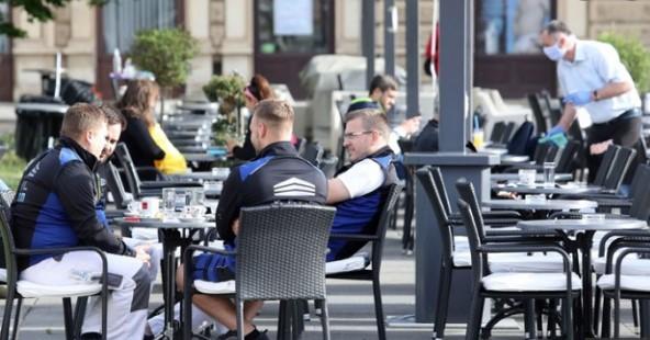 Kafići u FBiH počinju s radom, javni prijevoz od petka
