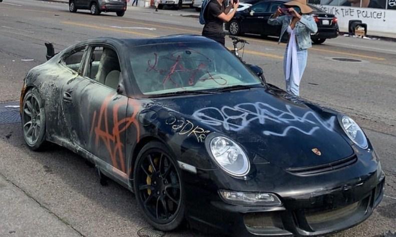 Los Anđeles: Horda pljačkaša uništila rijetki Porsche