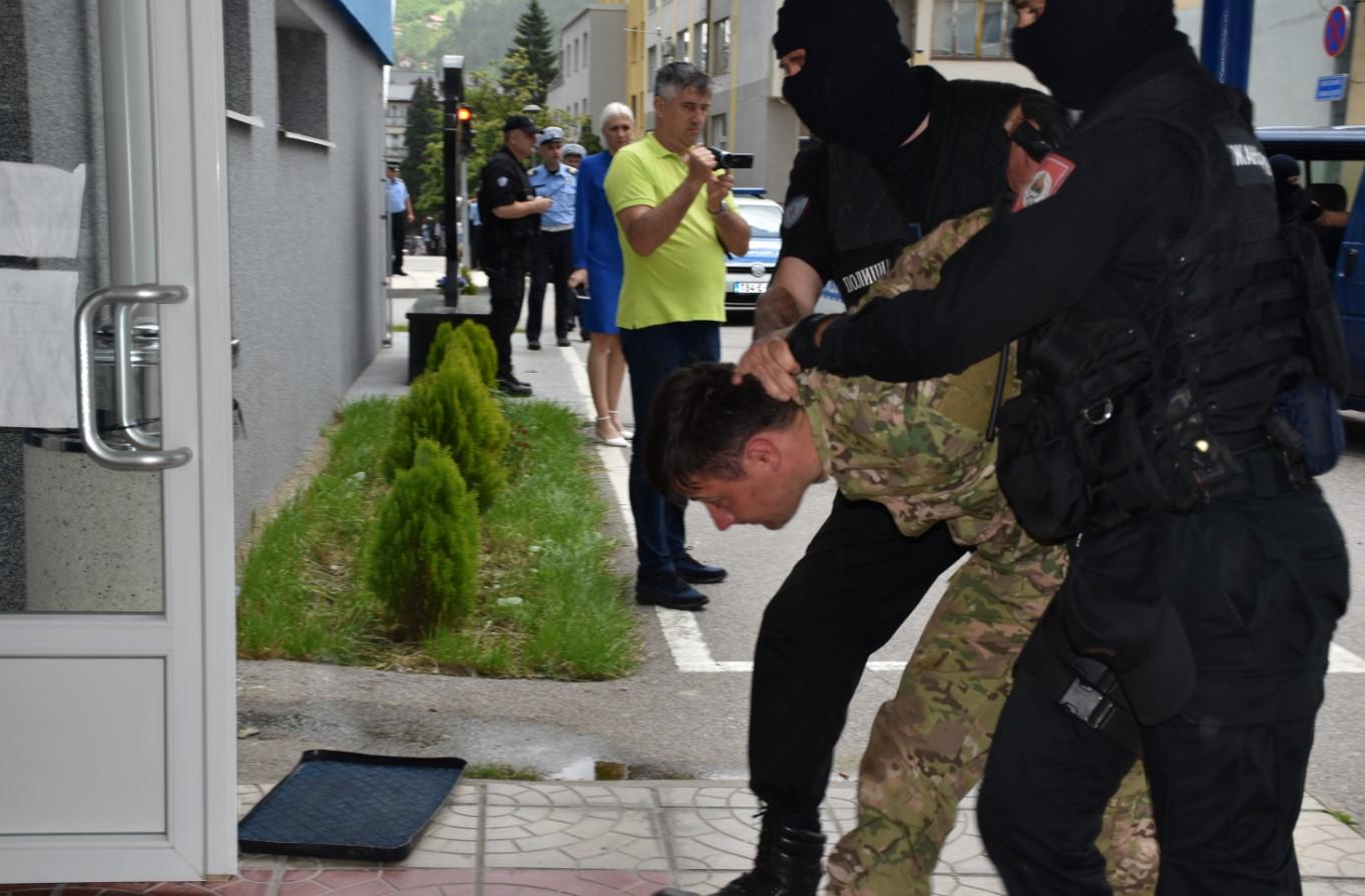 Akcija "Sutjeska": Pogledajte odvođenje dilera u policijski pritvor
