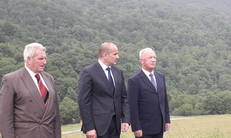 Delegacija predsjednika R Hrvatske položila cvijeće na Tjentištu
