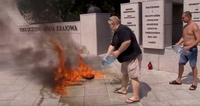 Zastrašujući snimak: Muškarac uzviknuo "U ovoj zemlji nema pravde", pa se zapalio