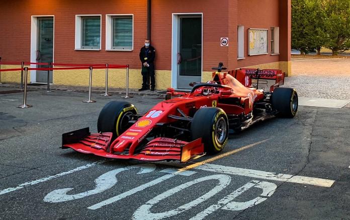 Buđenje u Maranelu: Vozač Formule 1 provozao bolid Ferrarija ulicama
