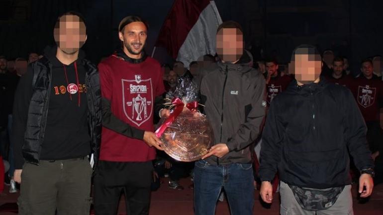 Ove godine nagradu za najborbenijeg igrača dobio je napadač Bordo tima Mersudin Ahmetović - Avaz