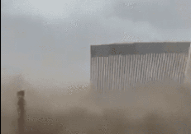 Oluja ruši dio Trampovog zida na granici s Meksikom - Avaz