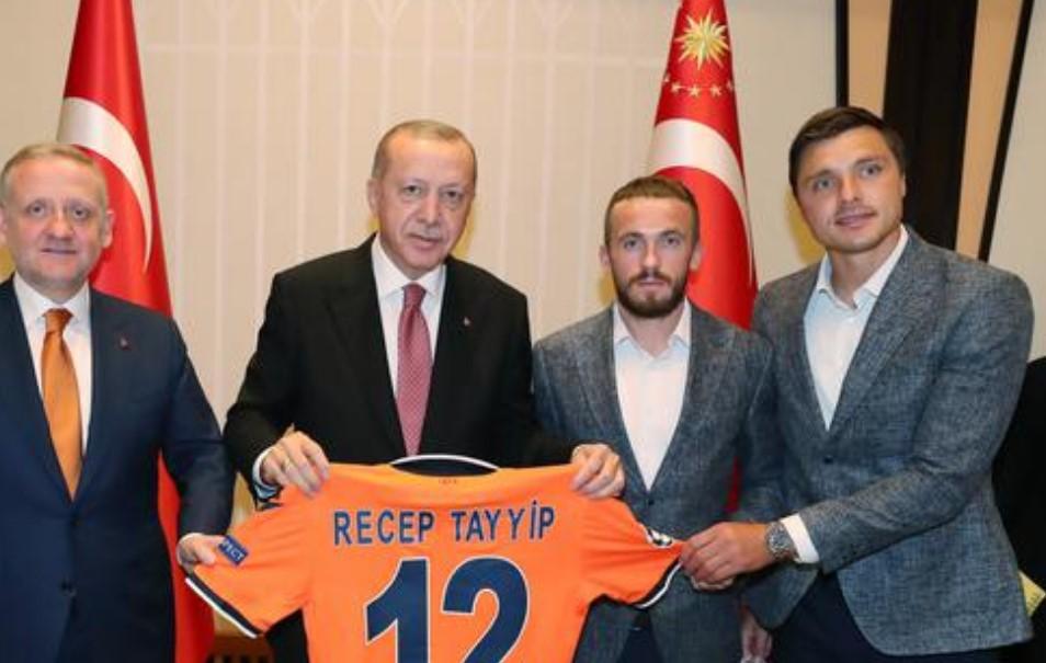 Višća je predsjedniku Turske poklonio dres - Avaz
