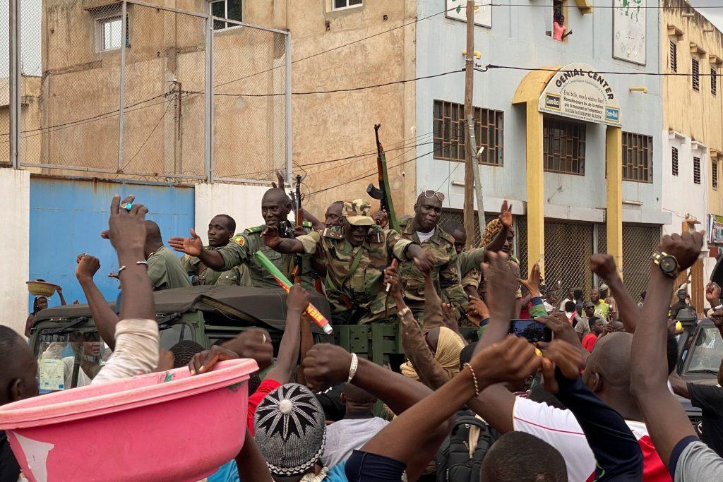 Pobunjenici u Maliju uhapsili predsjednika i premijera