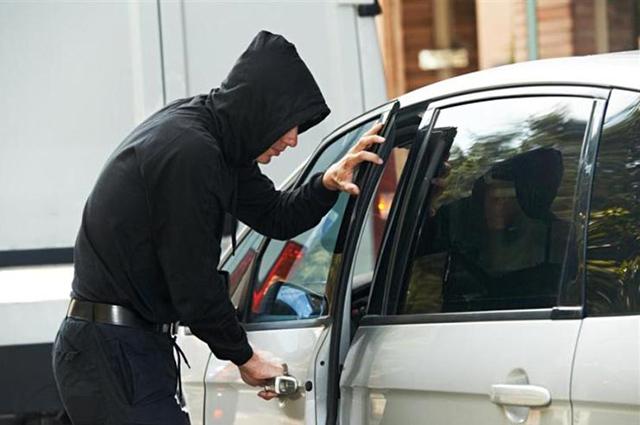 Nevjerovatan apel iz policije: Molimo vlasnike da ne ostavljaju otvorena vozila s ključevima u bravi za paljenje