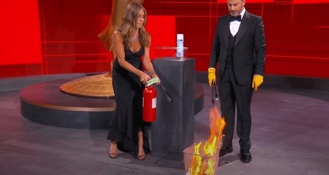 Dženifer Aniston spasila "Emmy" nagrade, gasila požar u studiju