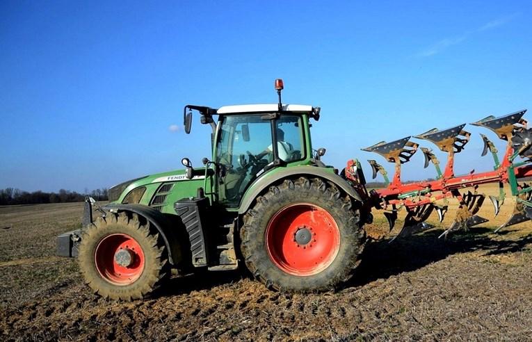 Bivši vlasnik otkrio svoj traktor na internetu - Avaz